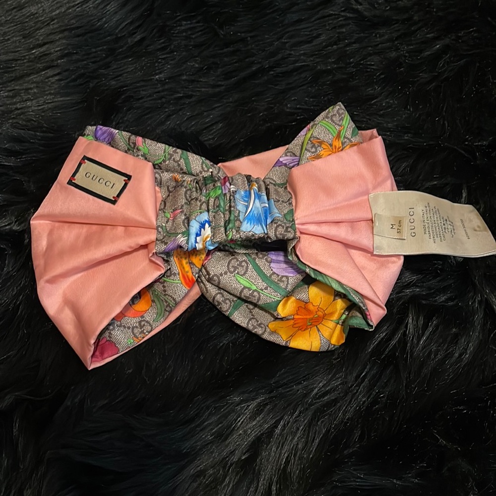 Gucci Flora Silk Headband 🌸 Excellent Condition 🤩
Size: Medium 57 CM